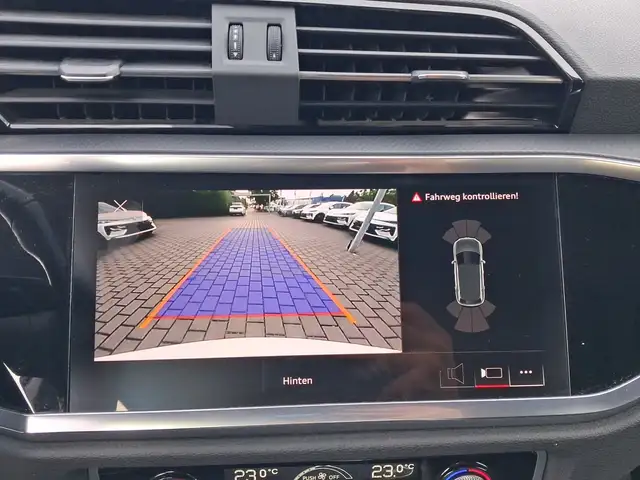 Audi Q3 view 12
