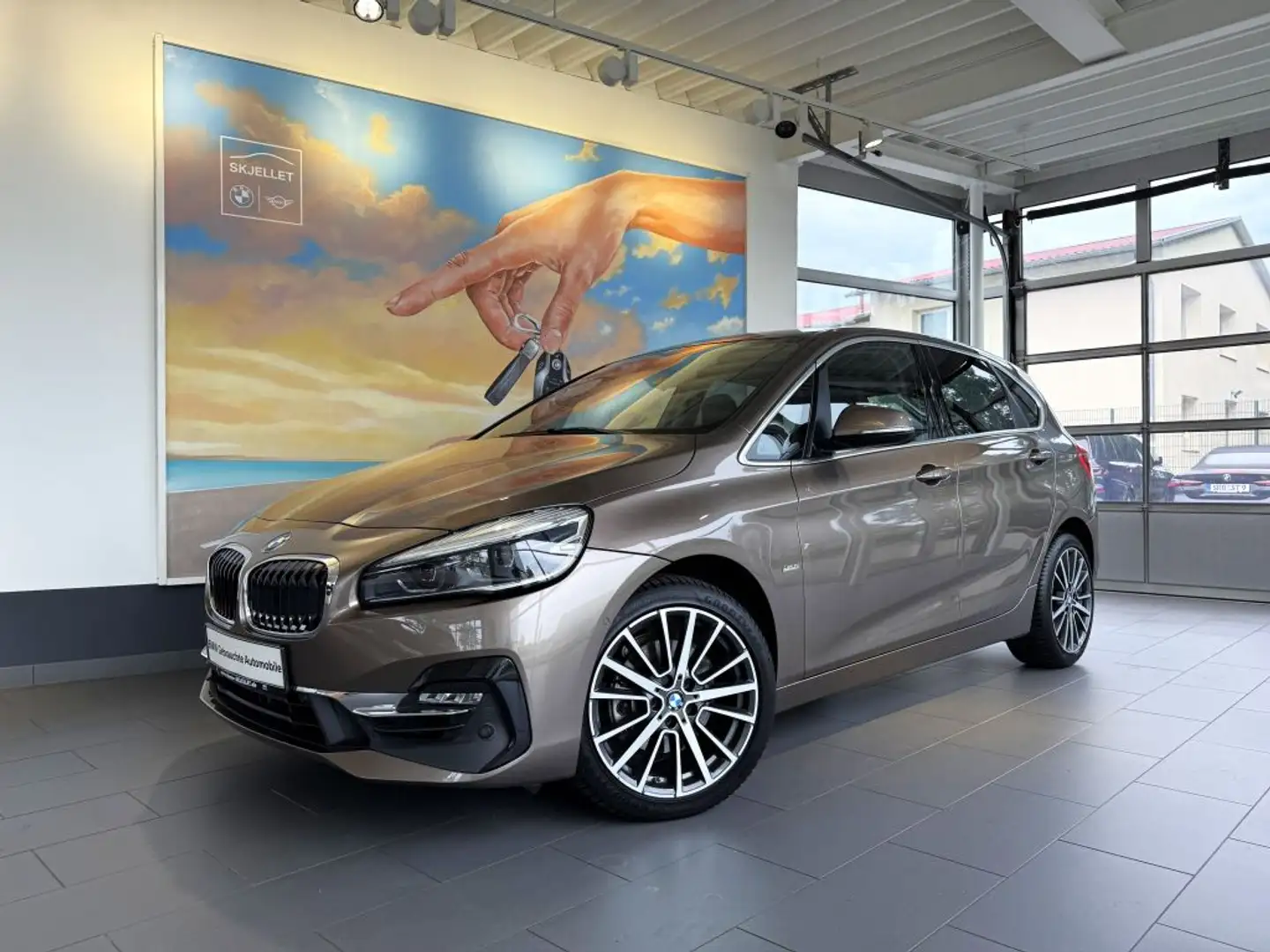 BMW 220 i Active Tour. Luxury LEDer+SPUR+AHK+NAVIplus Bej - 1