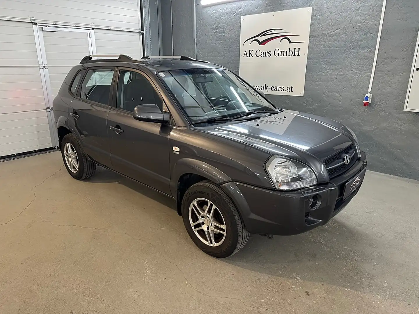 Hyundai TUCSON Tucson 2,0 Comfort+*Sitzheizung* Grau - 2