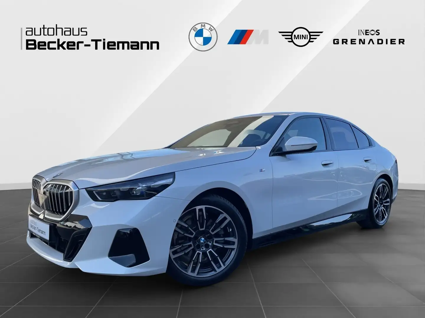 BMW 520 d xDrive M Sport/Driving+/Parking+/HK-Sound/AHK Weiß - 1