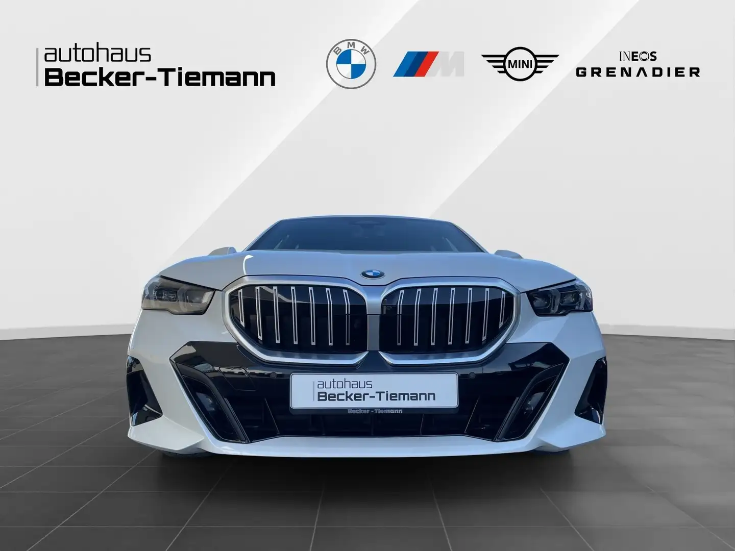BMW 520 d xDrive M Sport/Driving+/Parking+/HK-Sound/AHK Weiß - 2