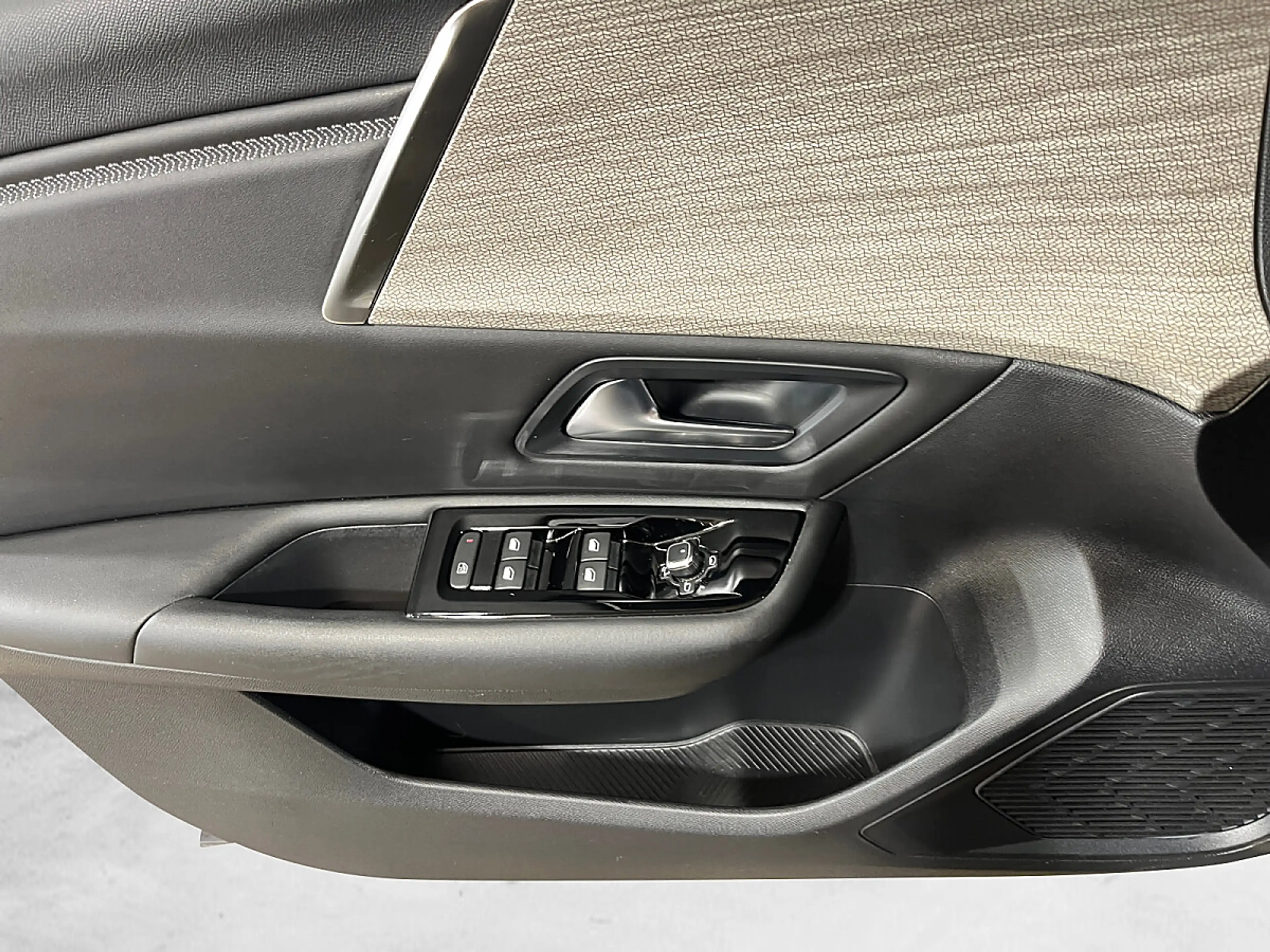 Citroen C5 X PureTech — photo 12