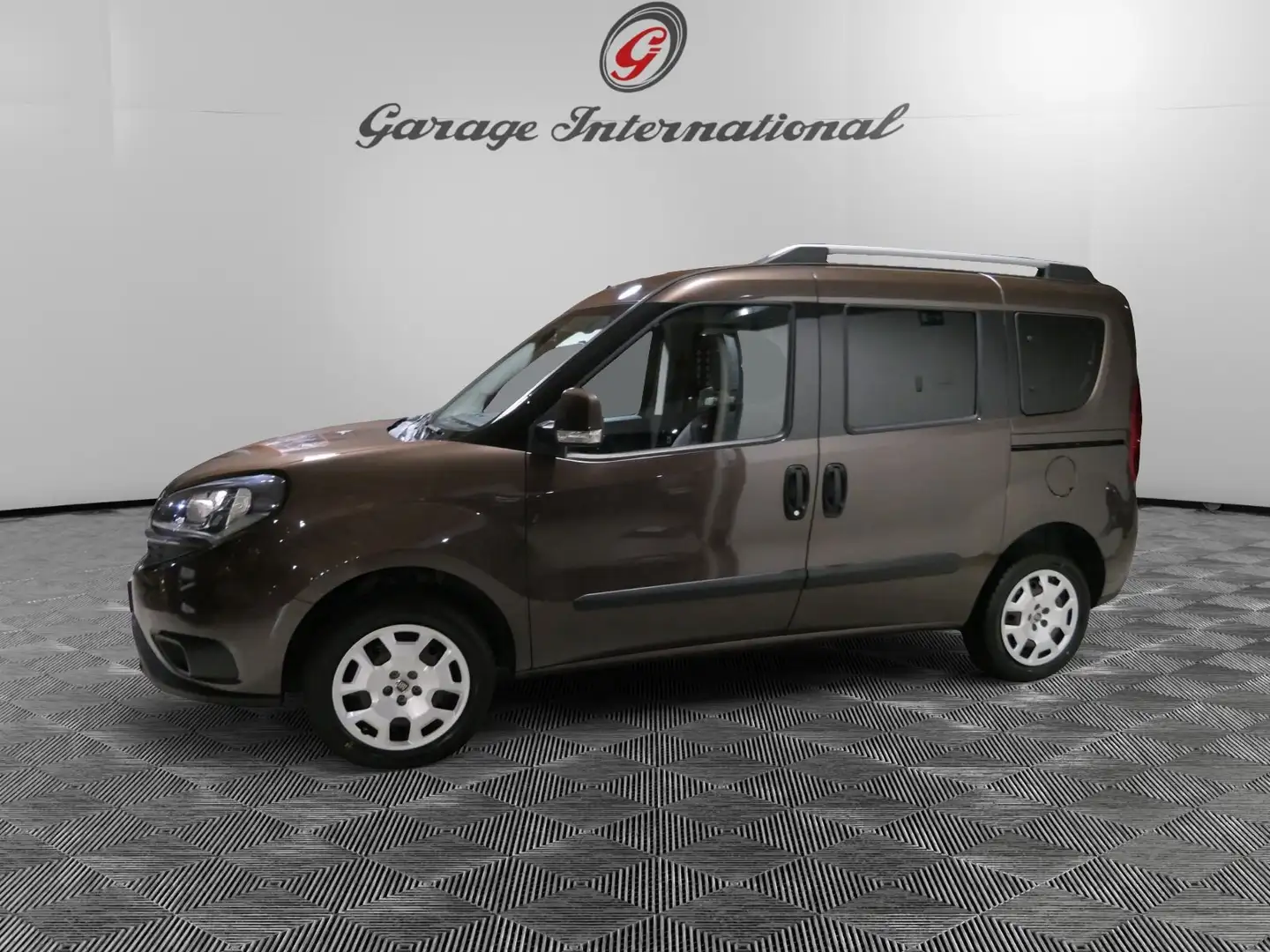 Fiat Doblo Doblo 1.4 T-Jet 16V Easy 7P. Grijs - 2