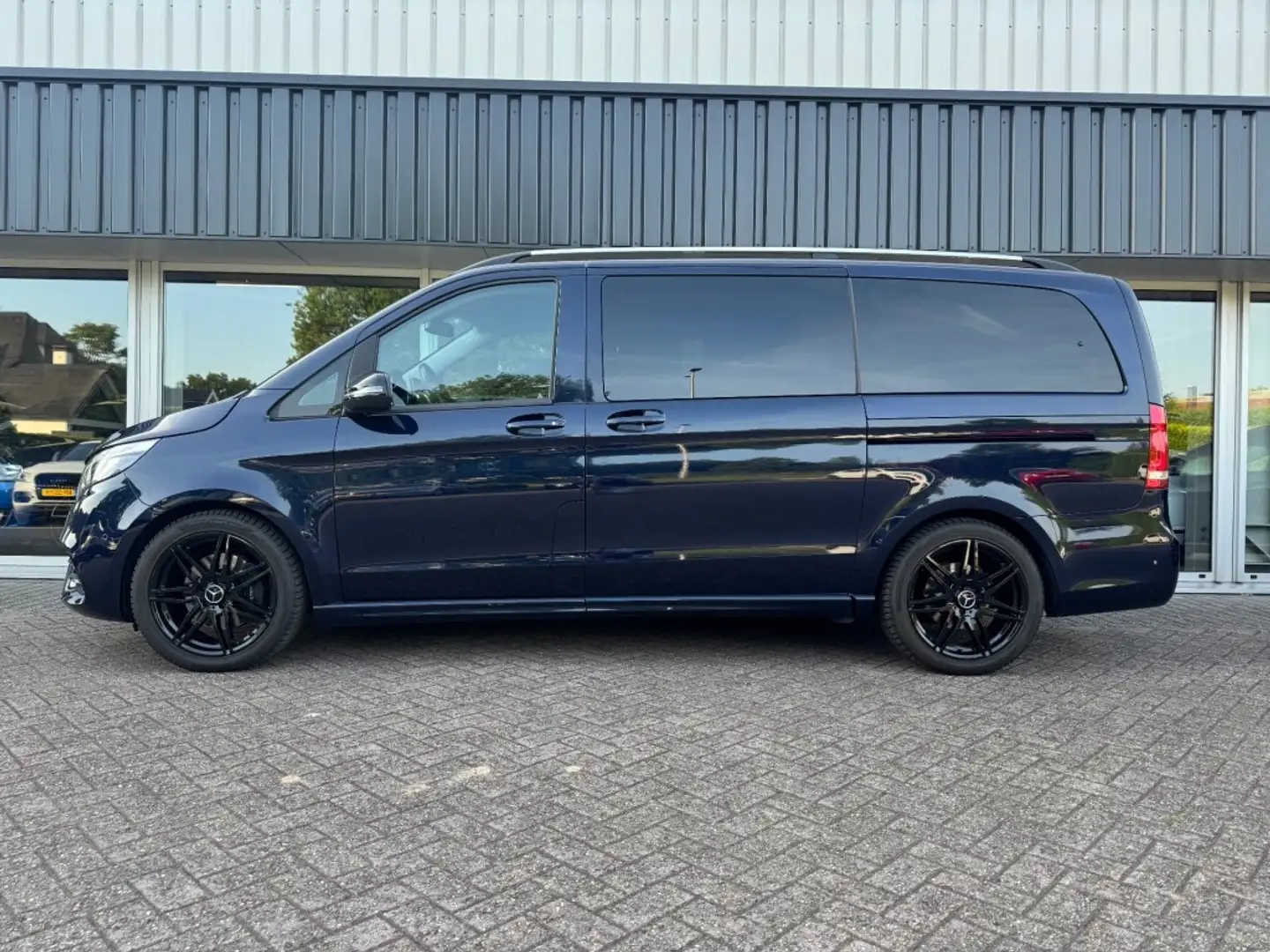 Mercedes-Benz V 220 Lang Avantgarde Edition, 7P Blau - 2
