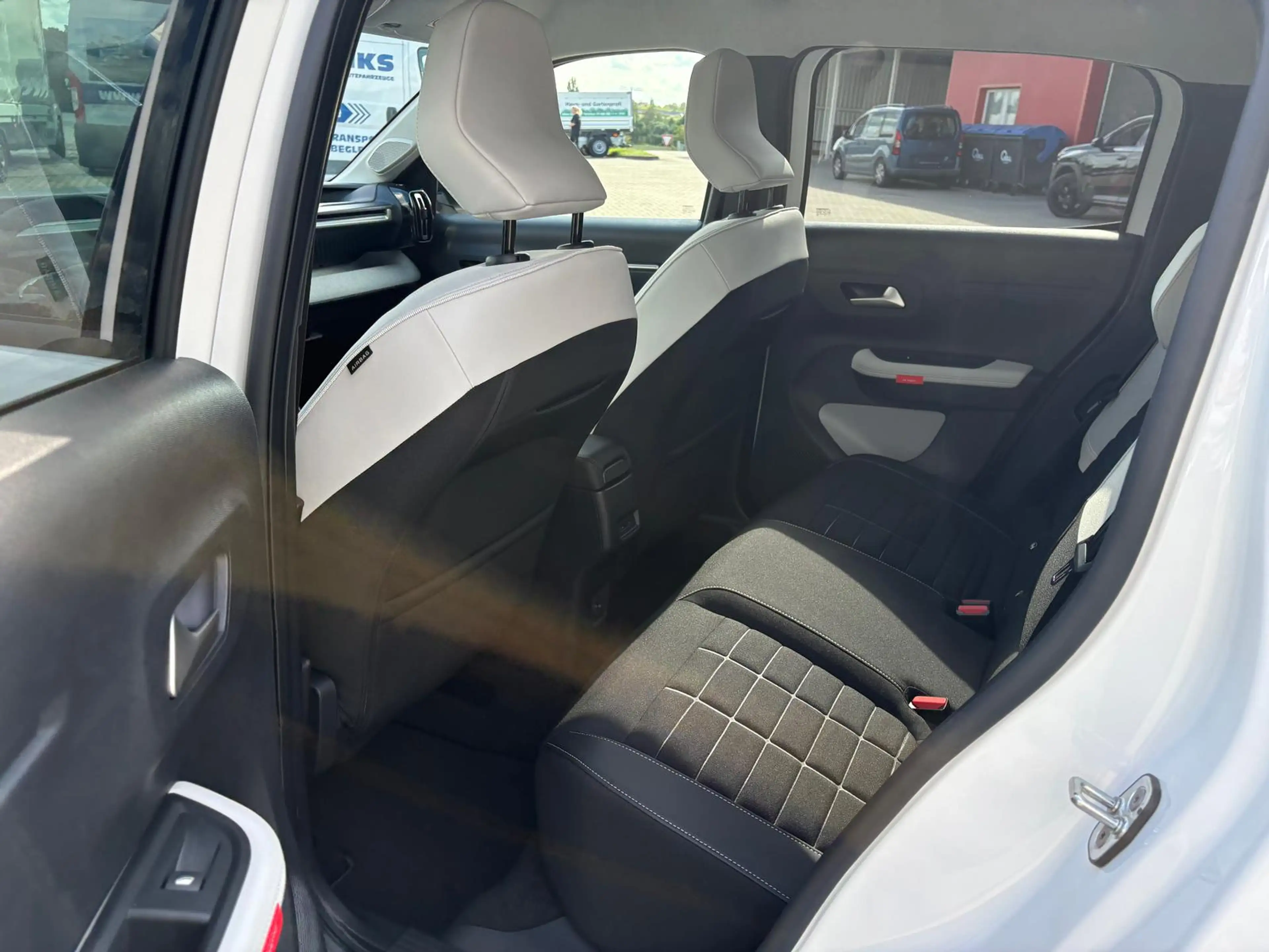 Citroen C3 Hybrid 110 MAX — photo 6