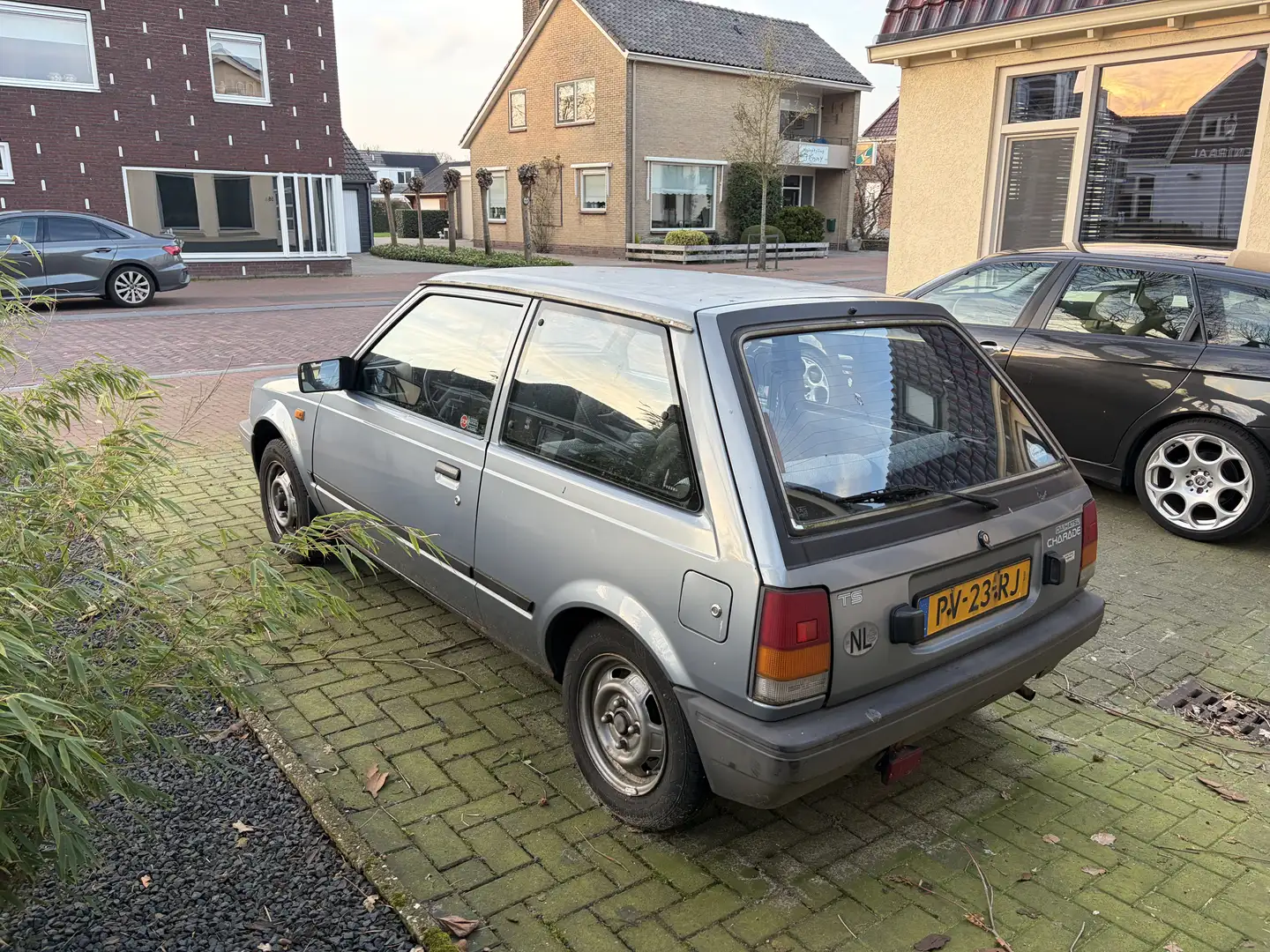 Daihatsu Charade TS - 2