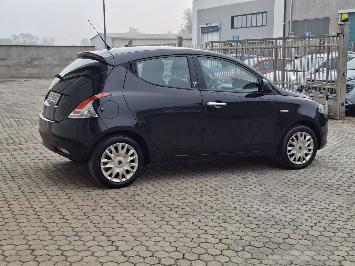 Lancia Ypsilon 1.2 8v Platinum s&s *EURO 6B* Noir - 2