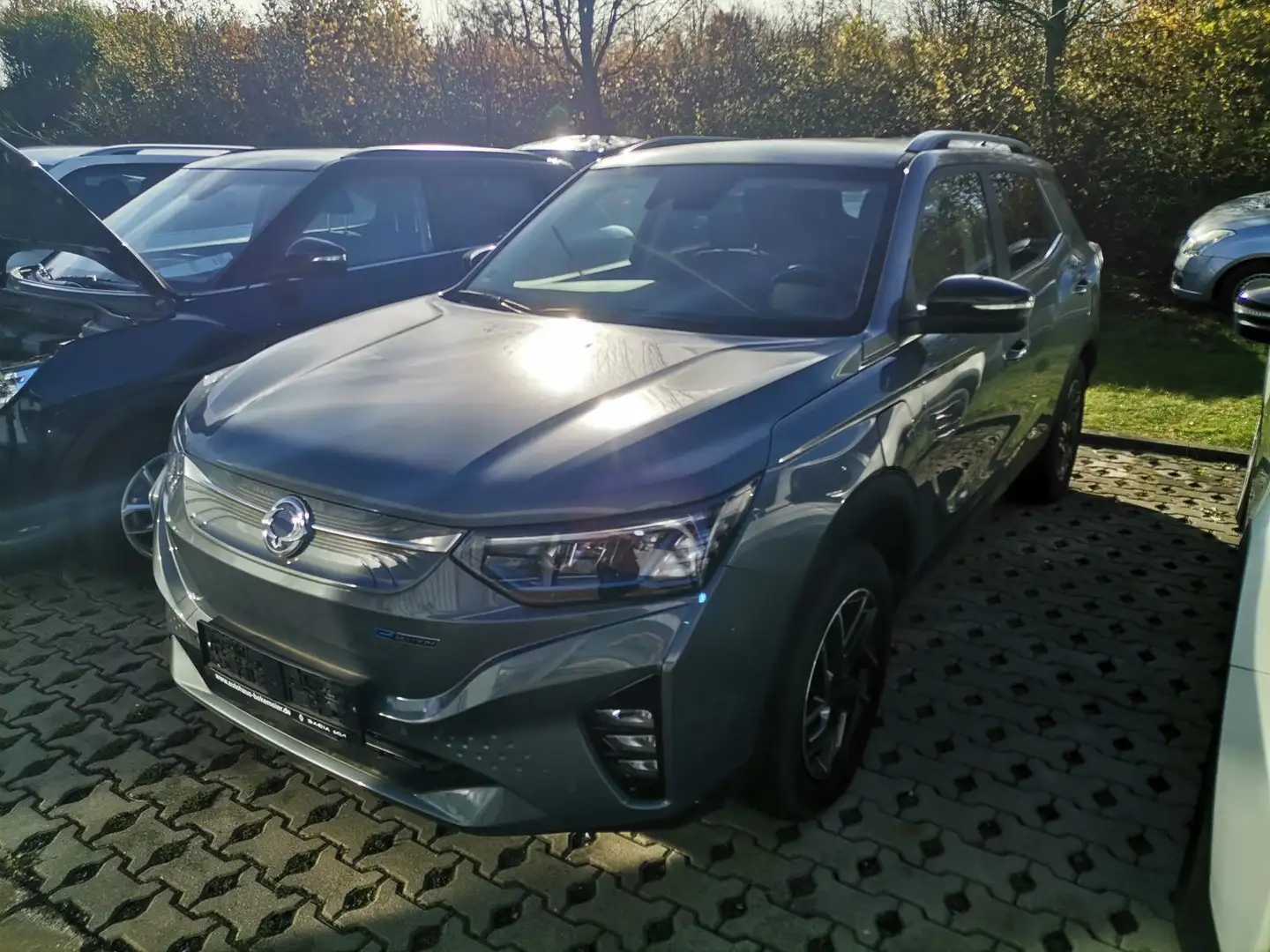 SsangYong Korando e-Motion 61,5 kWh Titanium Plus SD|LED|Navi|ACC Grau - 2