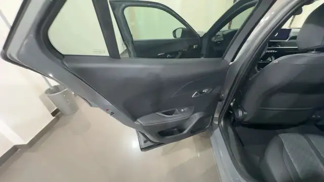 Peugeot 2008 view 12