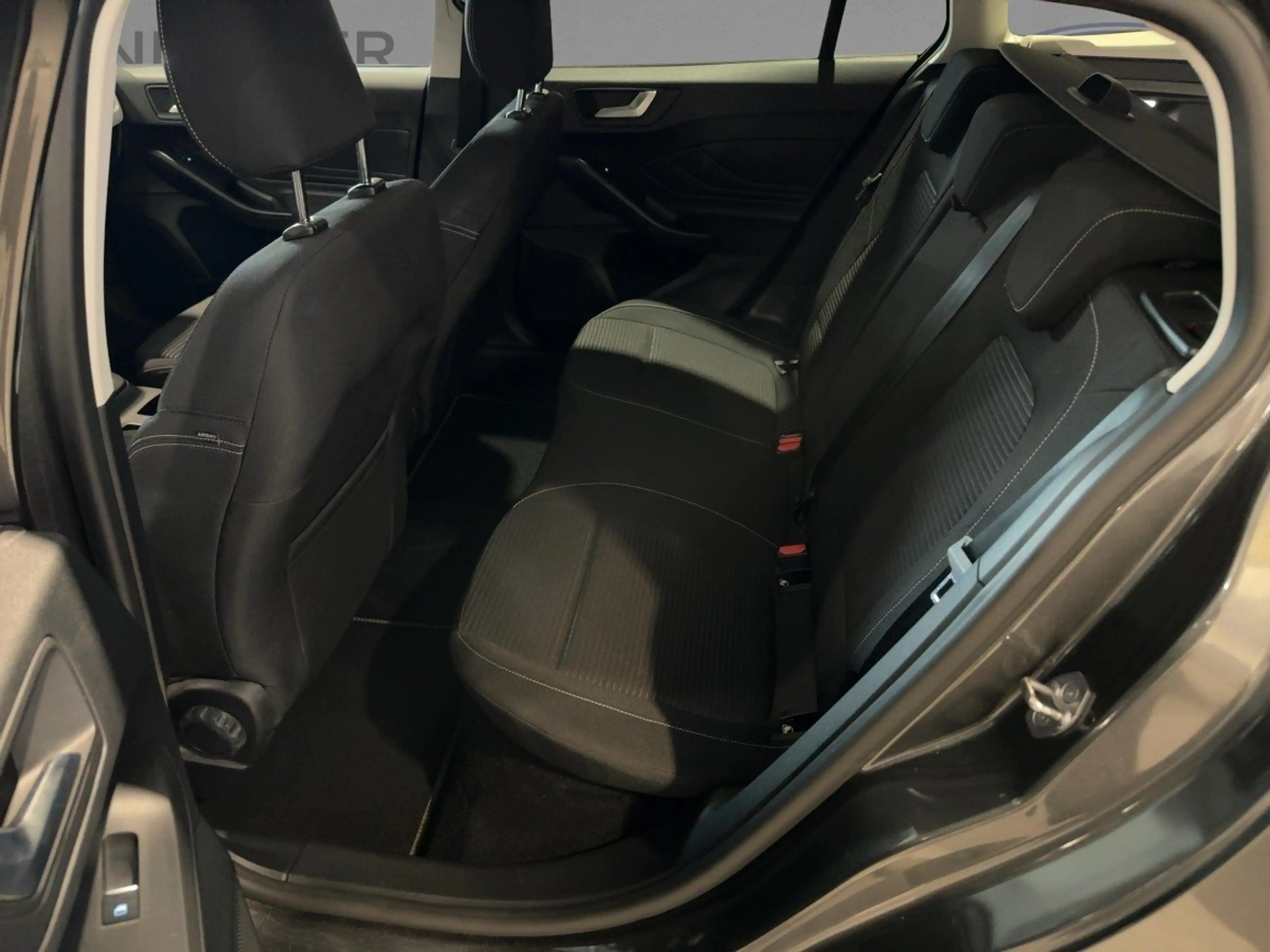 Ford Focus Active X LED+AHK+Kamera+Winterpaket — photo 11