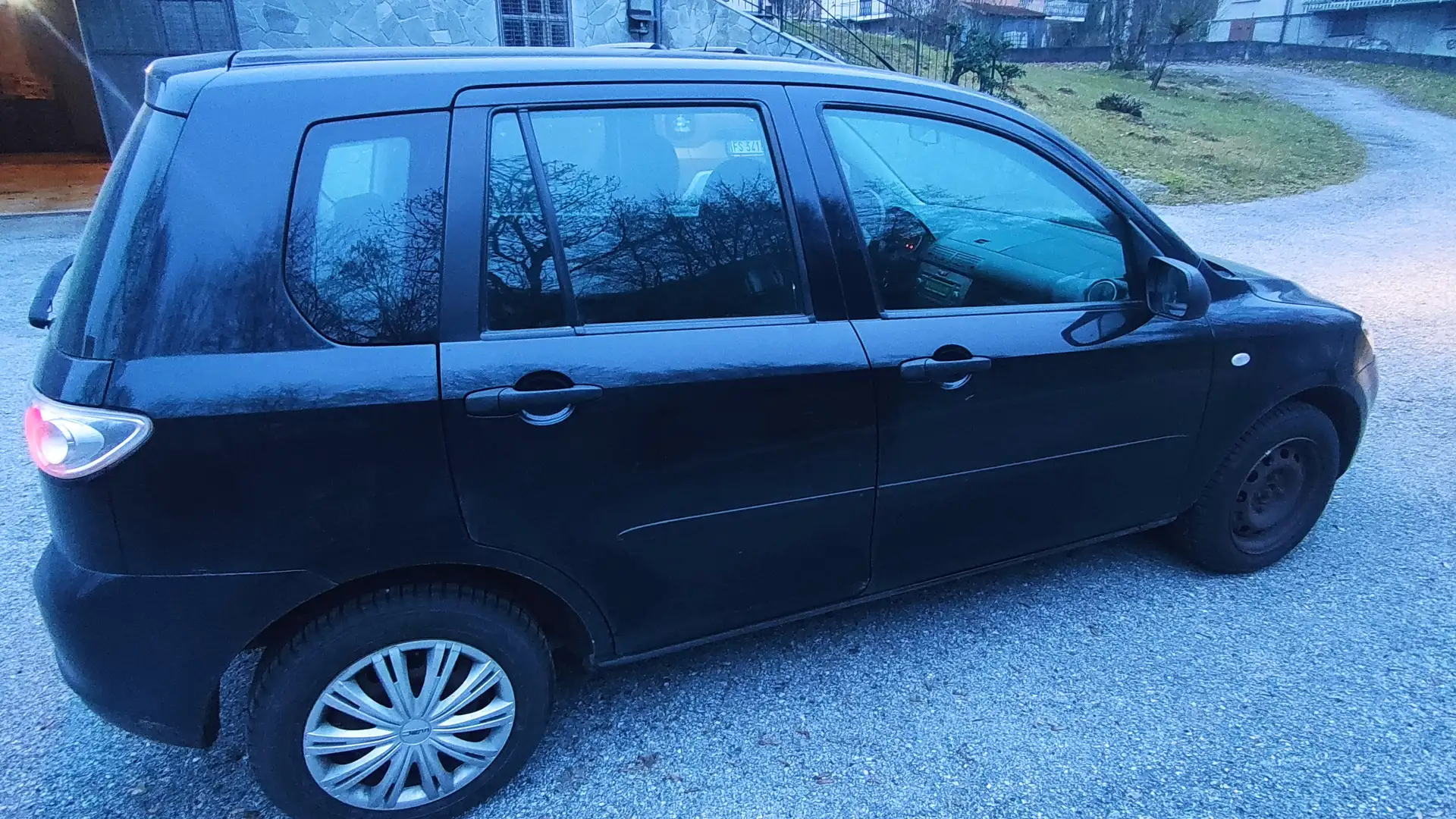 Mazda 2 1.2 Style c/clima Nero - 2
