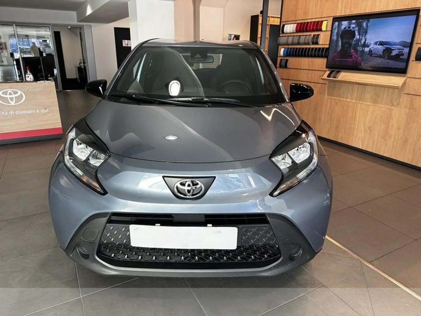 Toyota Aygo X 1.0 VVT-i 72 CV 5 porte Active Bianco - 2