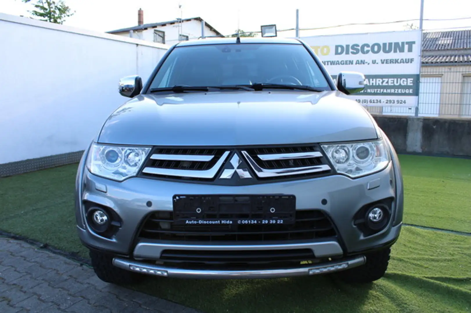 Mitsubishi L200 L 200 Instyle Doppelkabine 4WD Leder*Hardtop*Stdhz Grijs - 2