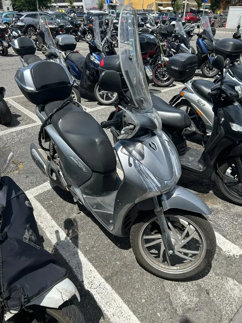 Honda SH 150 Grigio - 2