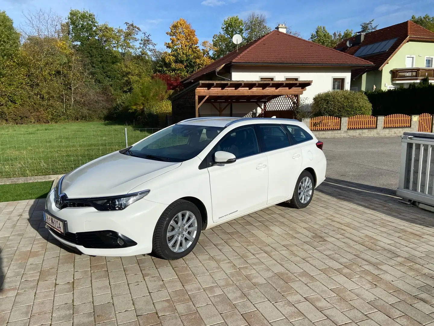 Toyota Auris Auris TS 1,2 Turbo Active Active Weiß - 2