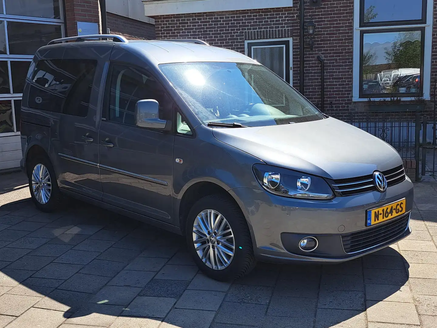 Volkswagen Caddy 1.2 TSI Highline Grijs - 2