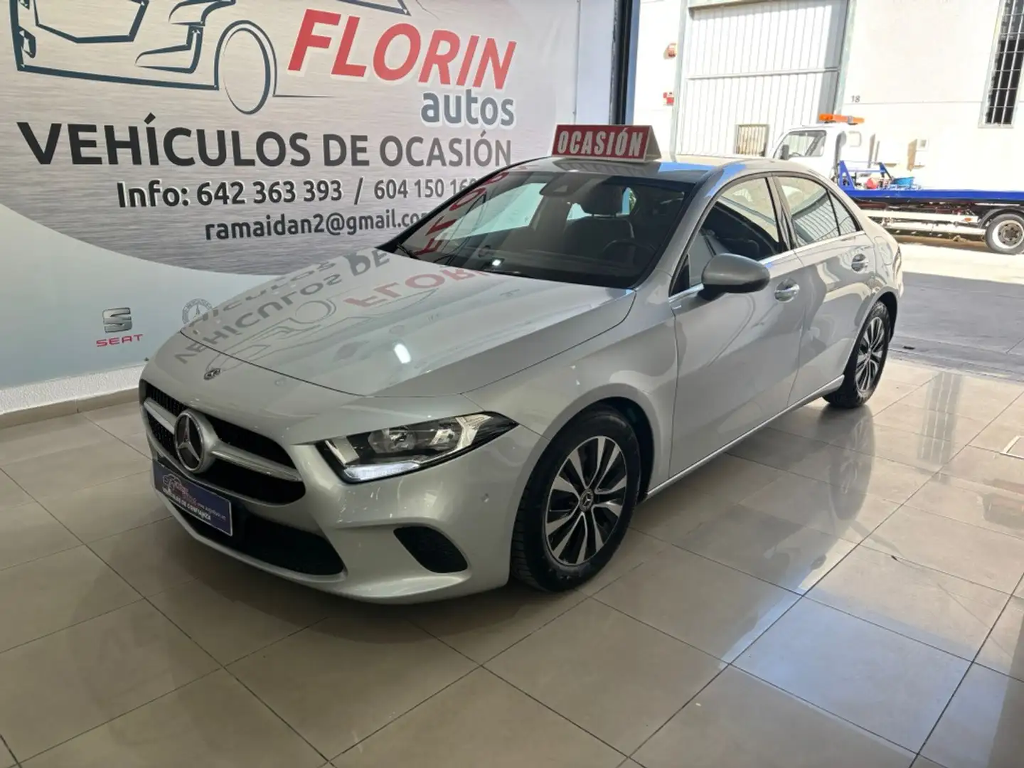 Mercedes-Benz A 180 180d Sedán 7G-DCT Gris - 2