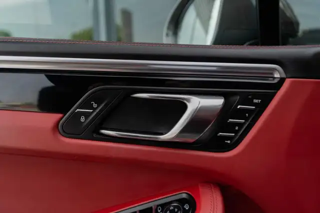 Porsche Macan view 9