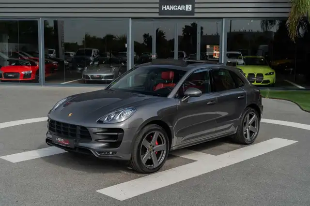 Porsche Macan view 3