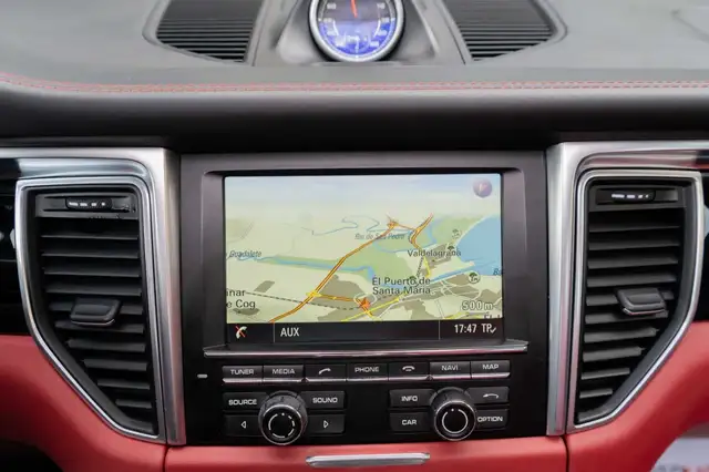 Porsche Macan view 13
