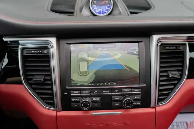 Porsche Macan view 14