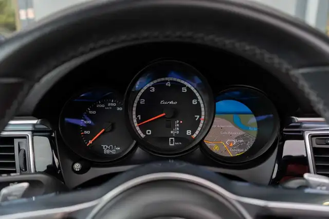 Porsche Macan view 12