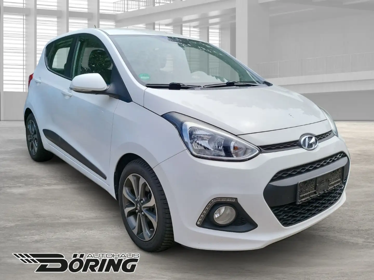 Hyundai i10 1.0 Benzin FIFA Edition Klima Schaltwagen Weiß - 2