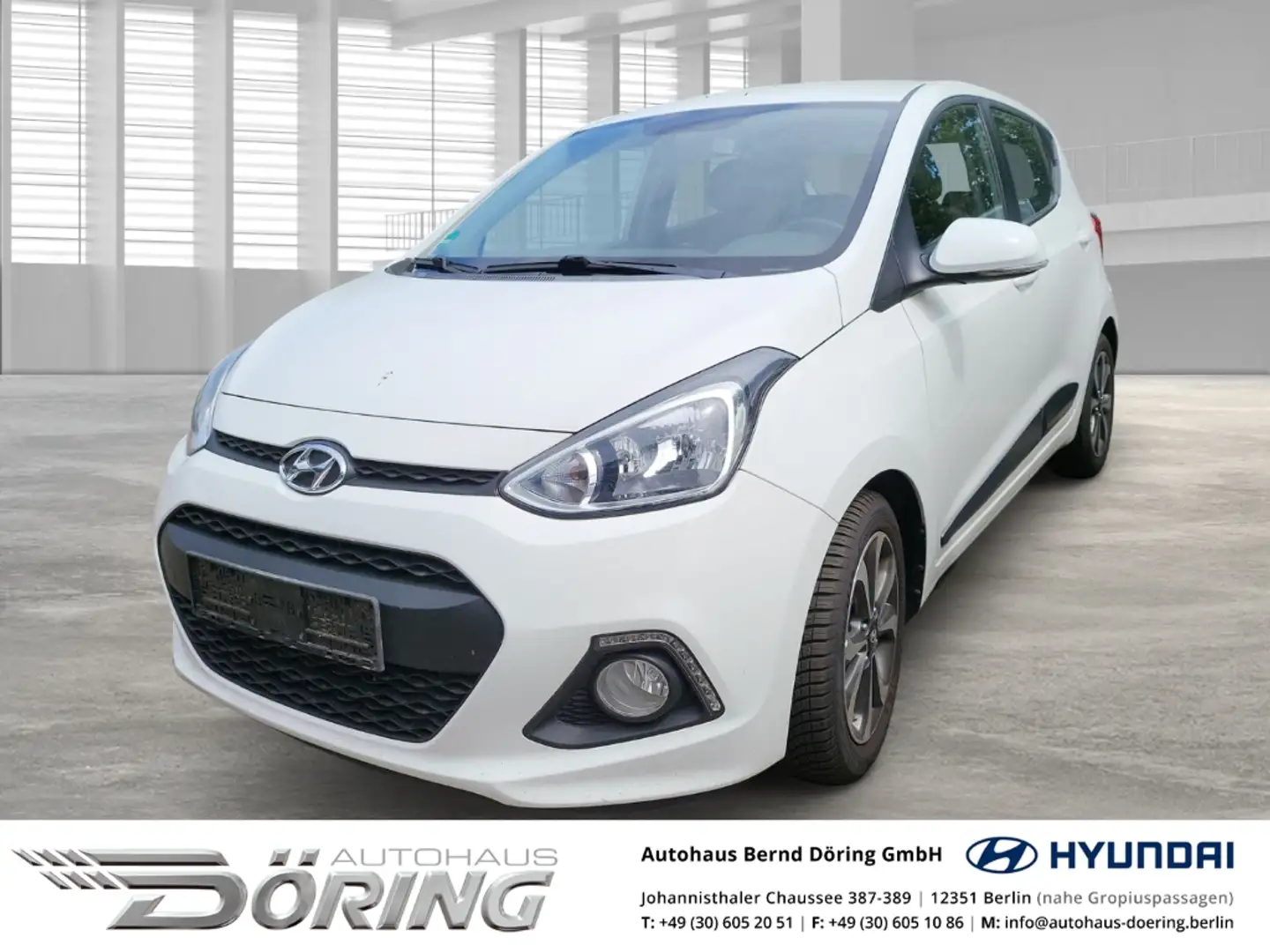 Hyundai i10 1.0 Benzin FIFA Edition Klima Schaltwagen Weiß - 1
