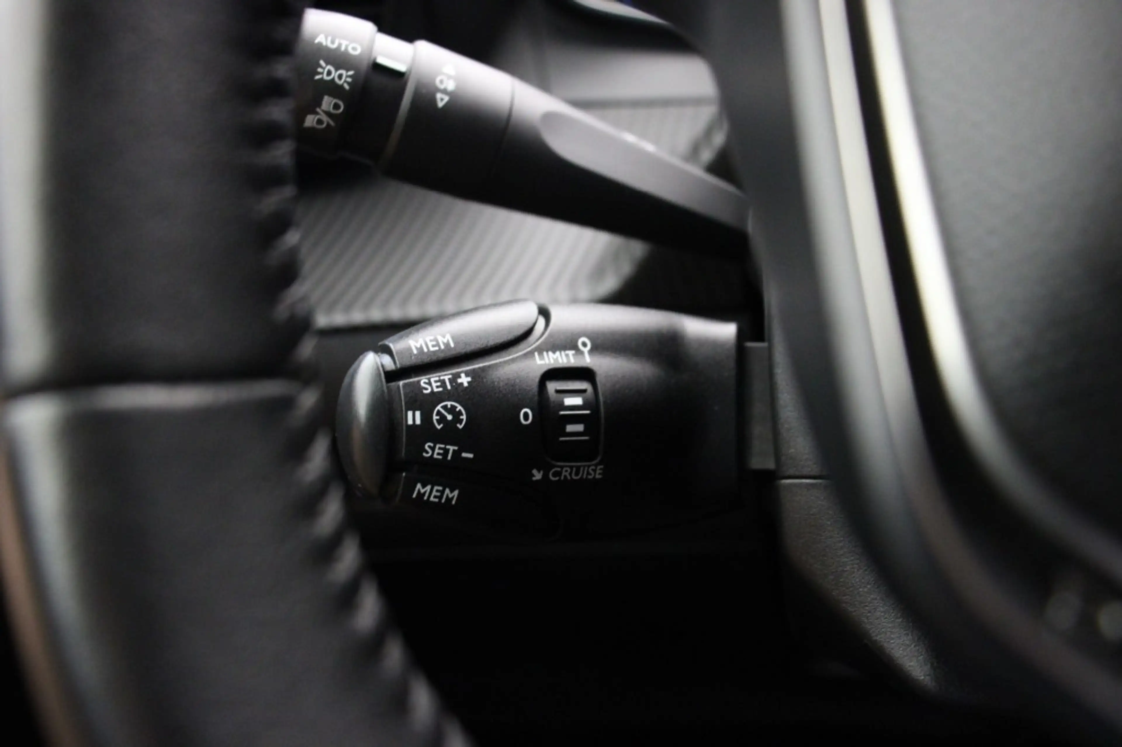 Peugeot e-208 Active 50 kWh - Carplay, Navi, Cruise — photo 7