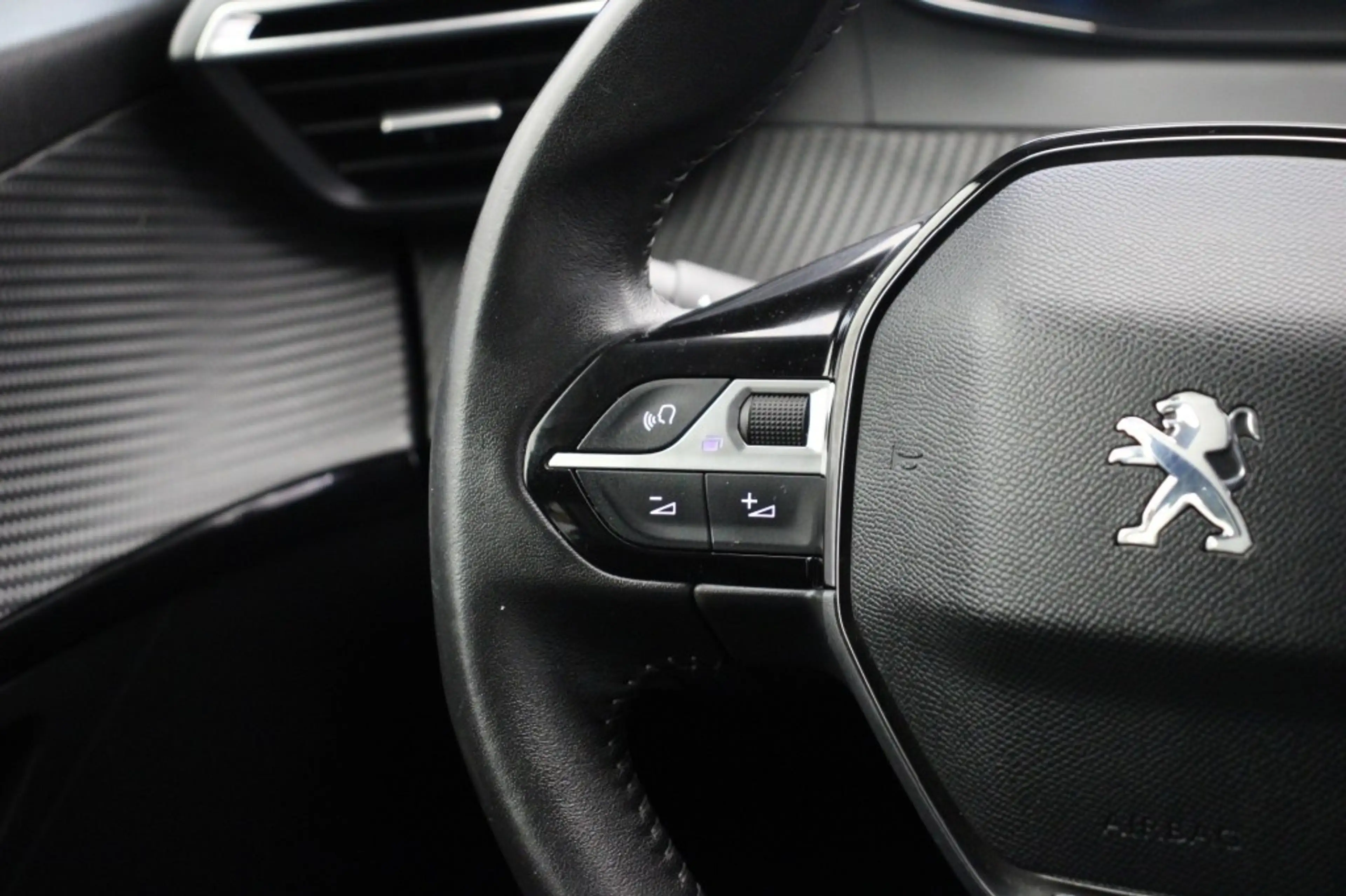 Peugeot e-208 Active 50 kWh - Carplay, Navi, Cruise — photo 22