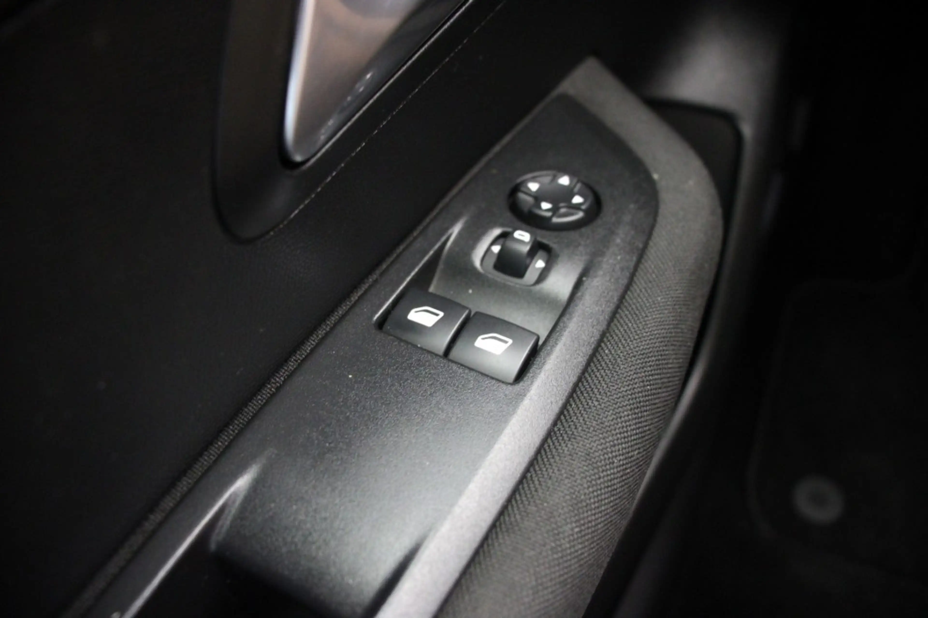 Peugeot e-208 Active 50 kWh - Carplay, Navi, Cruise — photo 29
