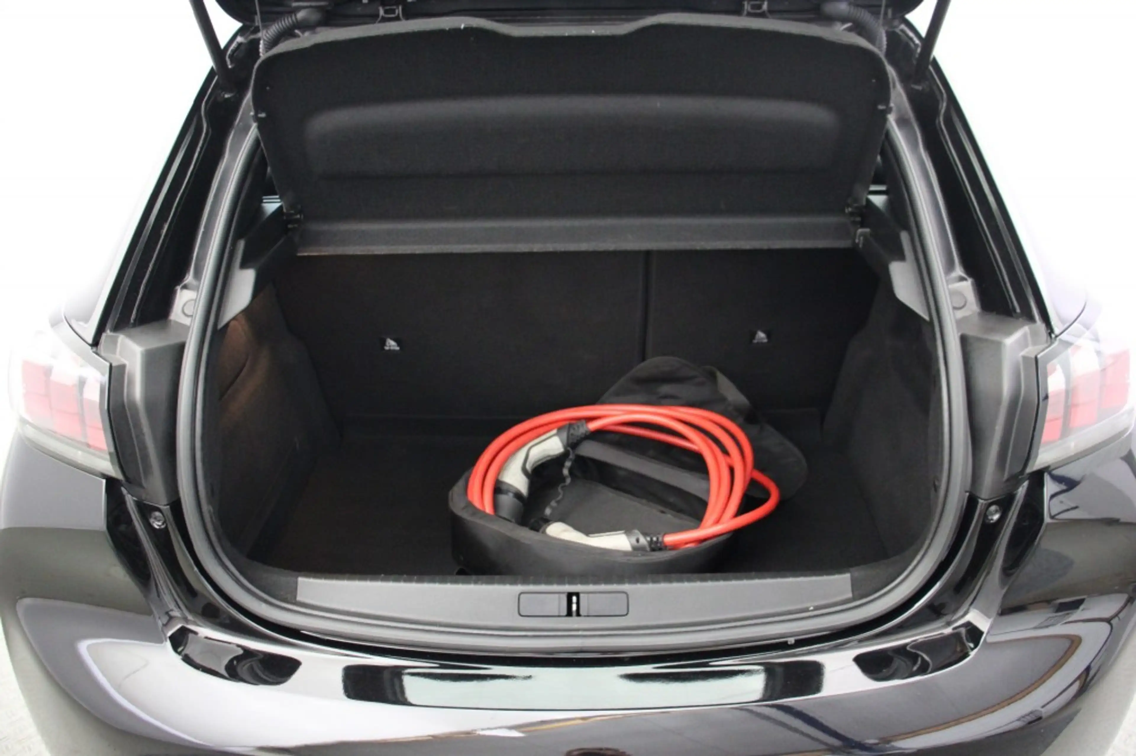 Peugeot e-208 Active 50 kWh - Carplay, Navi, Cruise — photo 11