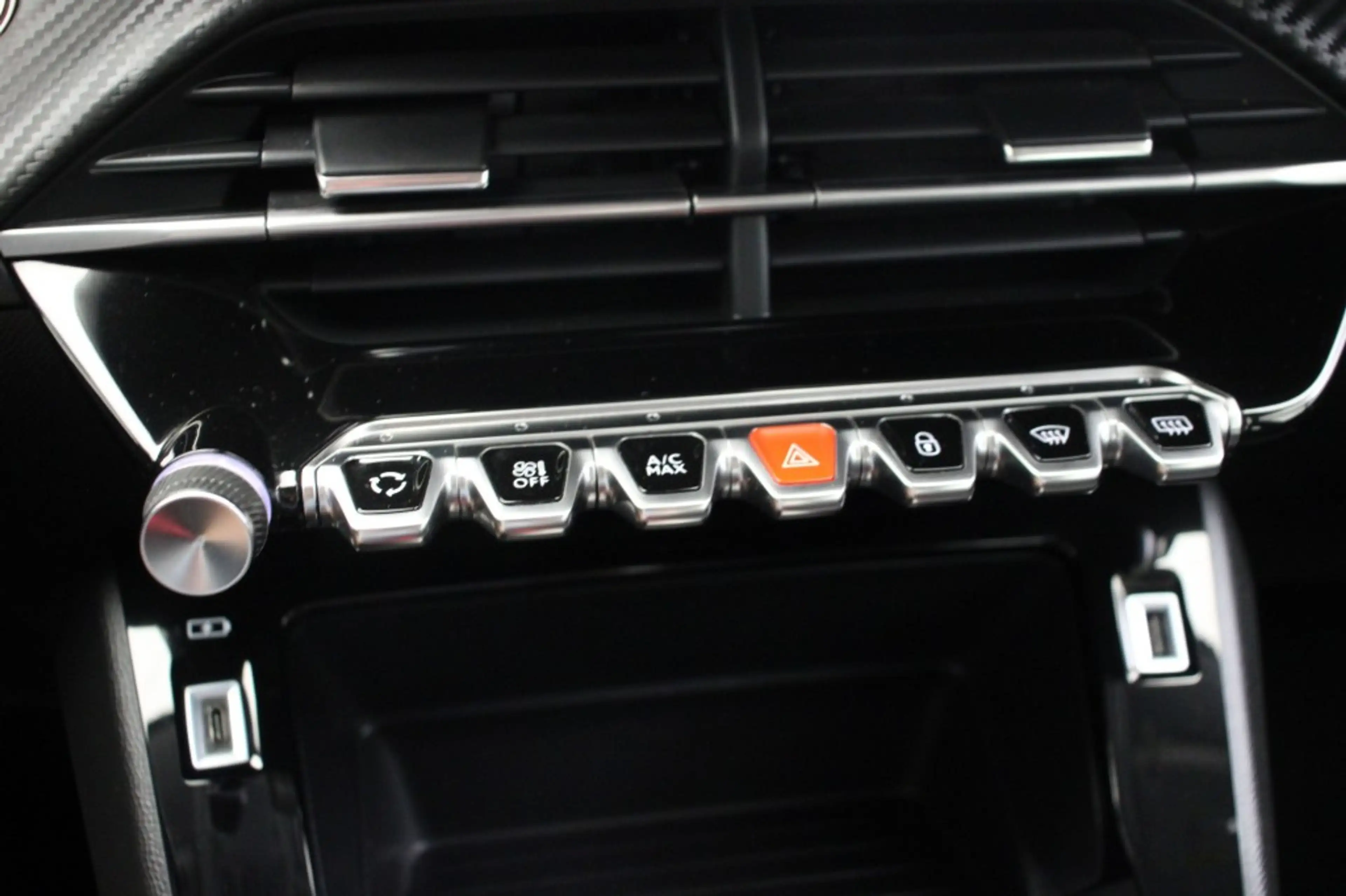 Peugeot e-208 Active 50 kWh - Carplay, Navi, Cruise — photo 28