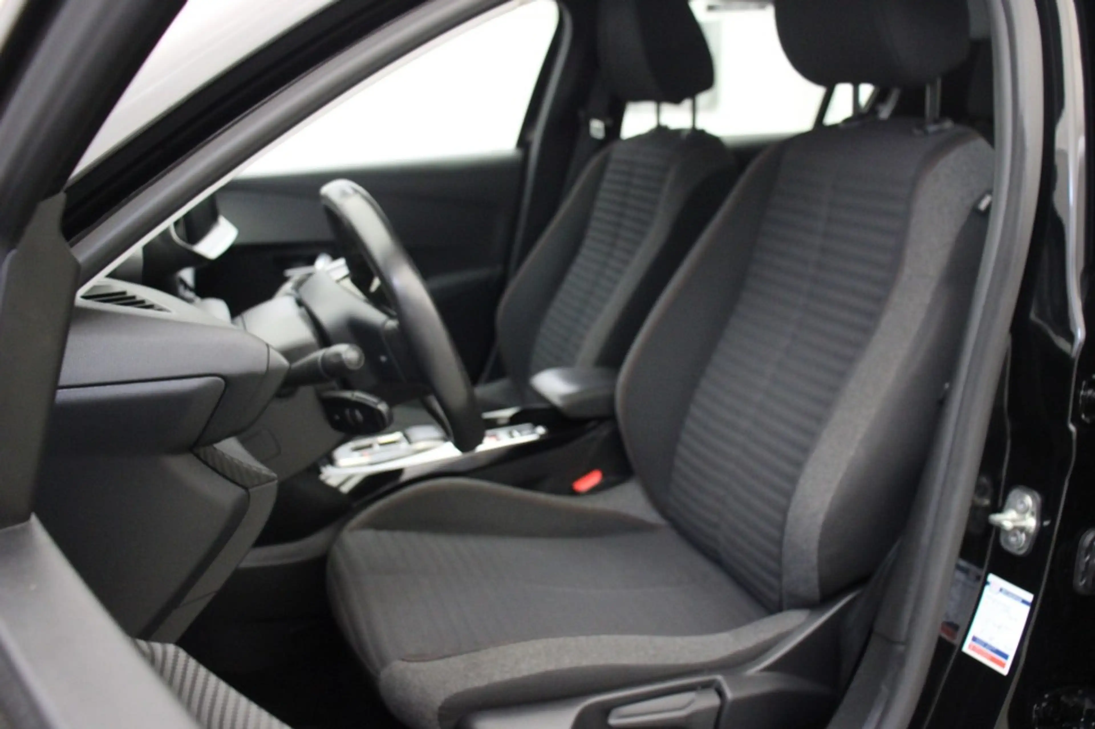 Peugeot e-208 Active 50 kWh - Carplay, Navi, Cruise — photo 9