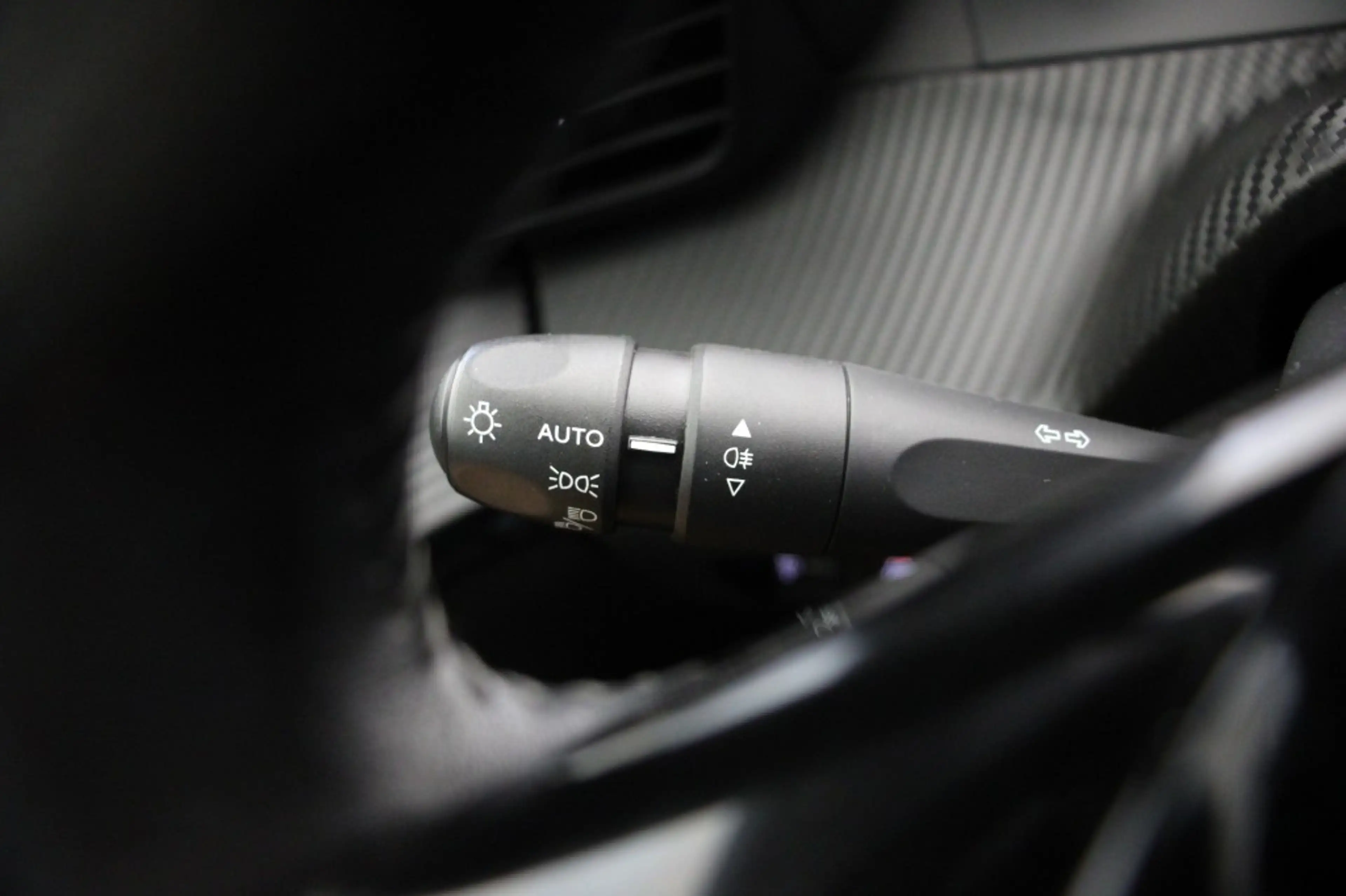 Peugeot e-208 Active 50 kWh - Carplay, Navi, Cruise — photo 25