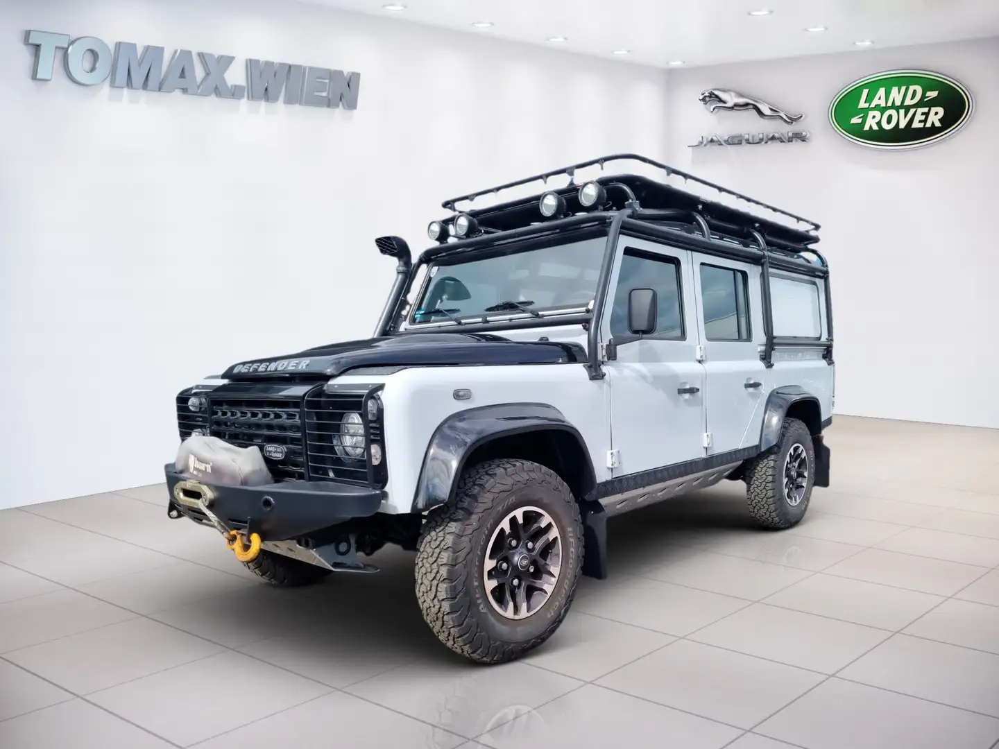 Land Rover Defender 110 Station Wagon Adventure White - 1