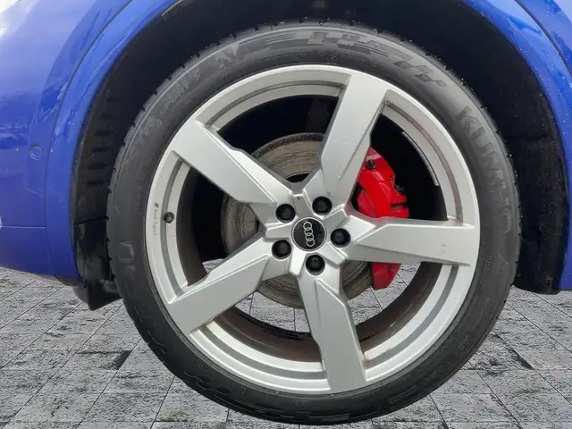 Audi Q5 view 8