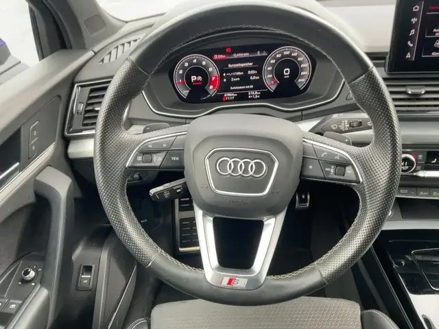 Audi Q5 view 10
