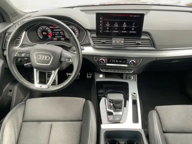 Audi Q5 view 9