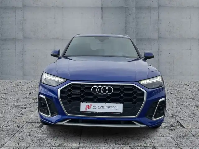Audi Q5 view 3