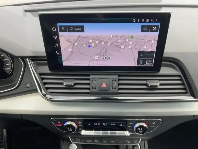 Audi Q5 view 11