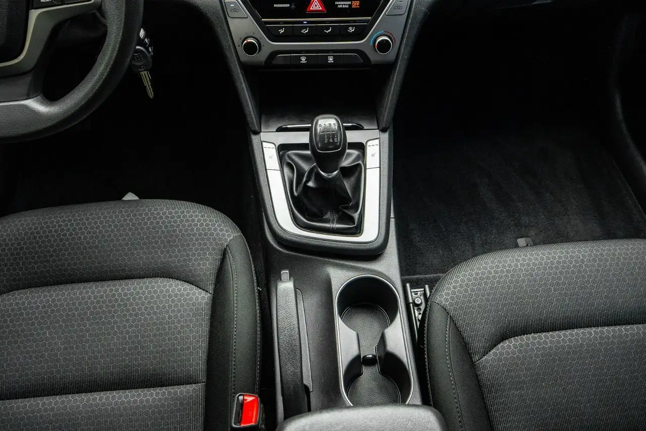 Hyundai ELANTRA снимка Hyundai ELANTRA