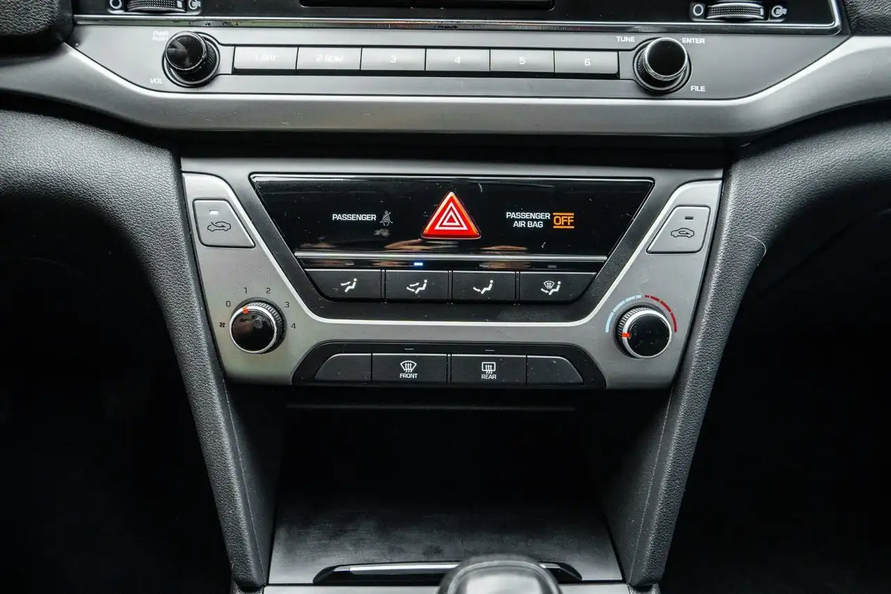 Hyundai ELANTRA снимка Hyundai ELANTRA