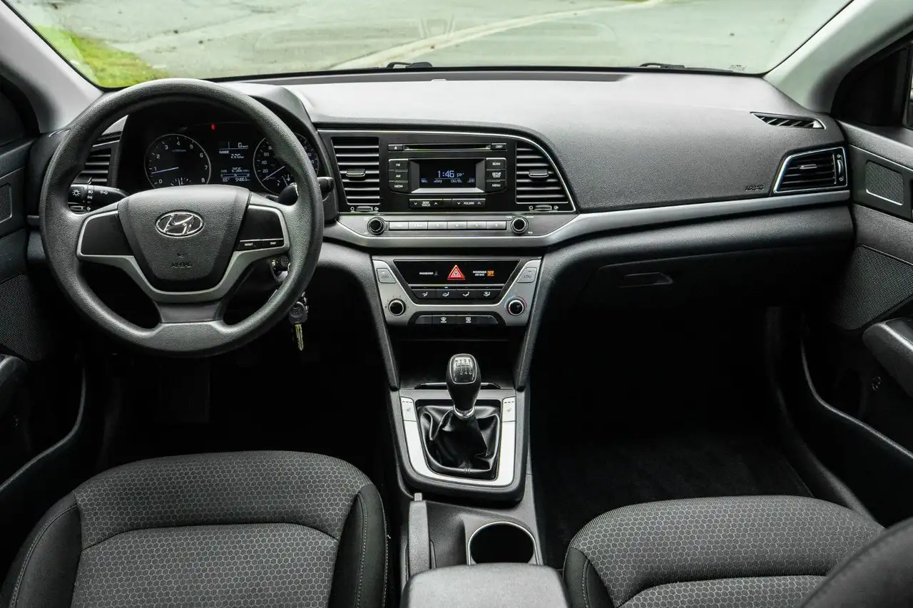 Hyundai ELANTRA снимка Hyundai ELANTRA