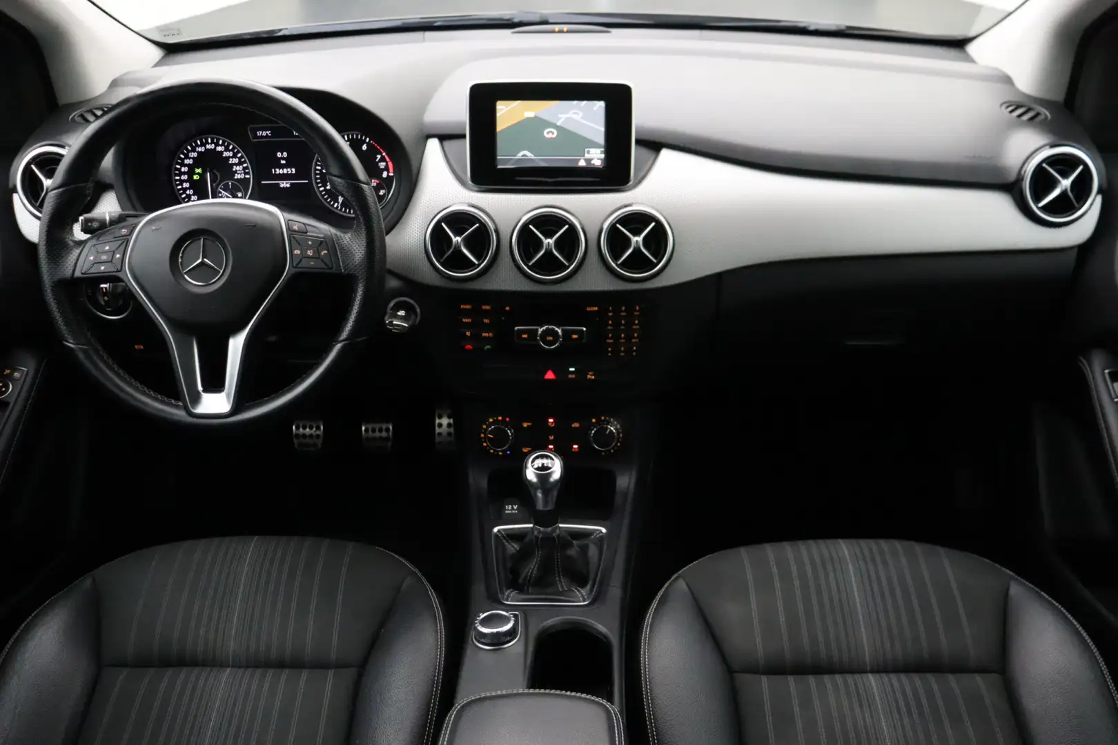 Mercedes-Benz B 180 Ambition | Trekhaak | Navigatie | 4-Seizoensbanden Grau - 2