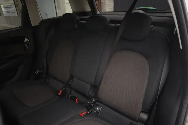 Mini Countryman view 3