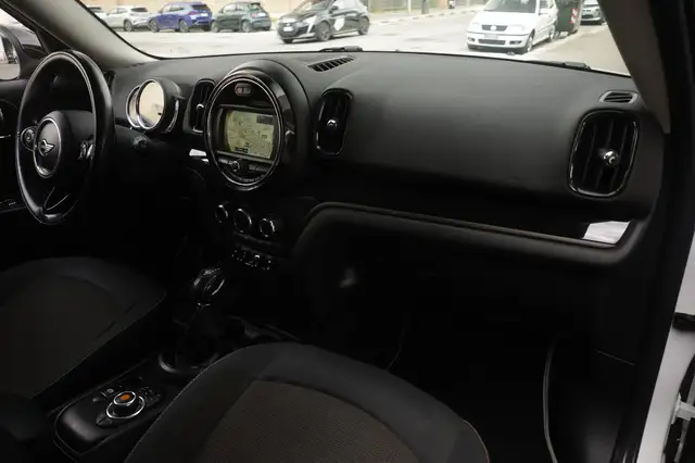 Mini Countryman view 9