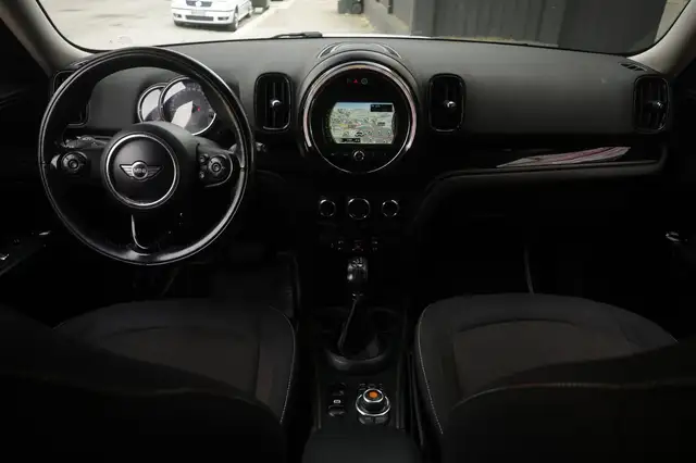 Mini Countryman view 2