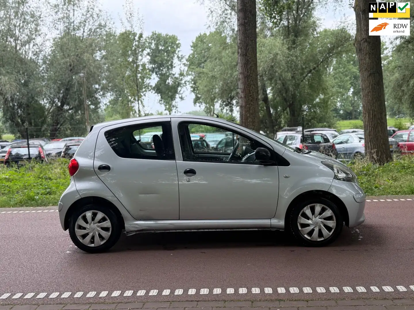 Toyota Aygo 1.0-12V 5DEURS!APK!KOOPJE! Grau - 1