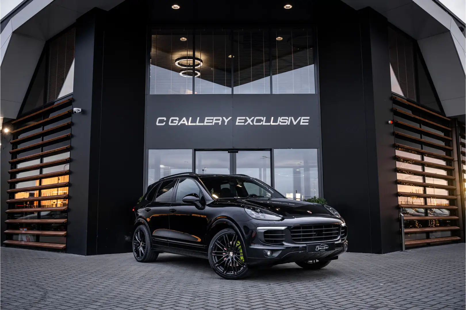 Porsche Cayenne 3.0 S E-Hybrid - Panorama l NAP l Memory l Trekh. Zwart - 1